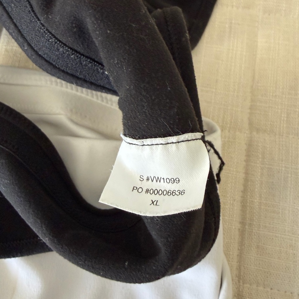 Vuori All the Feels Bras - Black & White - Picture 5 of 7